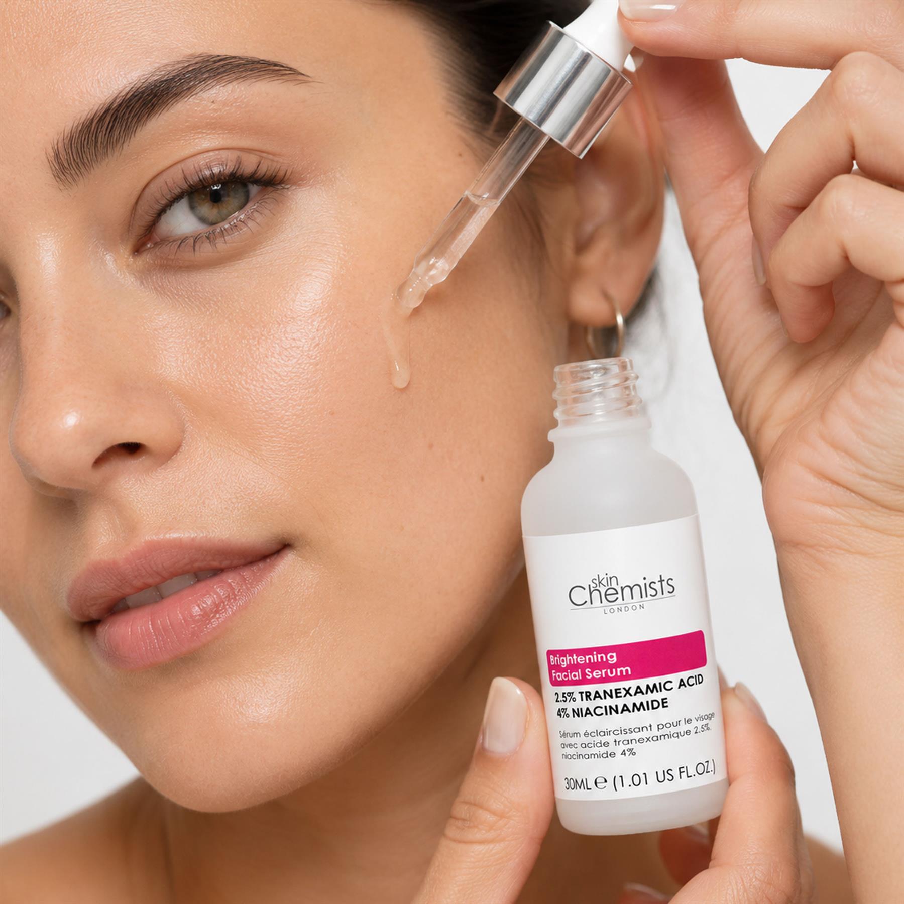 Sérum éclaircissant visage skinChemists à l'acide tranexamique 2,5 % et à la niacinamide 4 % 30 ml
